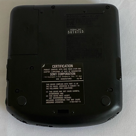 Sony Diskman Model D-142CK CD Player with Mega Bass.  Runs on 2AA batteries. - Picture 5 of 5